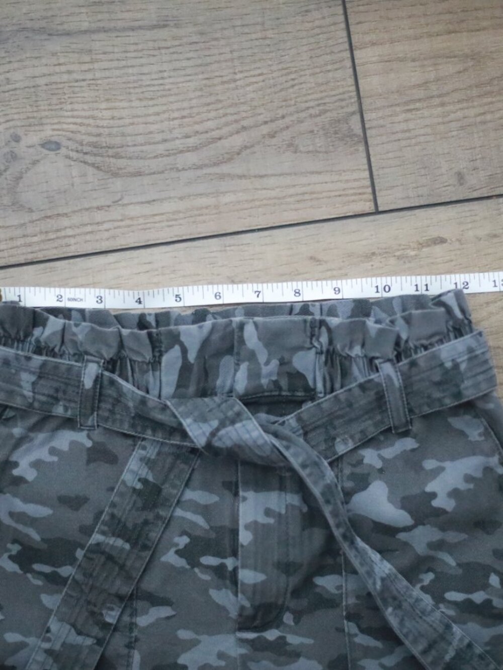 Banana Republic Paper Bag Shorts - Picture 2 of 4